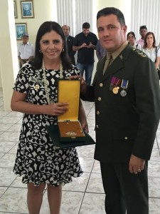 Roseana recebe homenagem no Exército