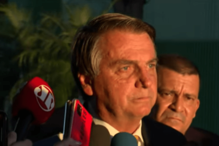 ‘Não peguei dinheiro de ninguém, não há nada contra mim’, diz Bolsonaro